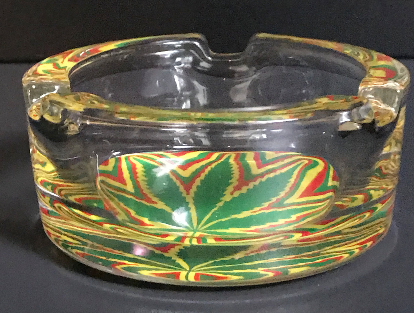 Cendrier en verre design Rasta – Ø 6,5 cm, 211 g