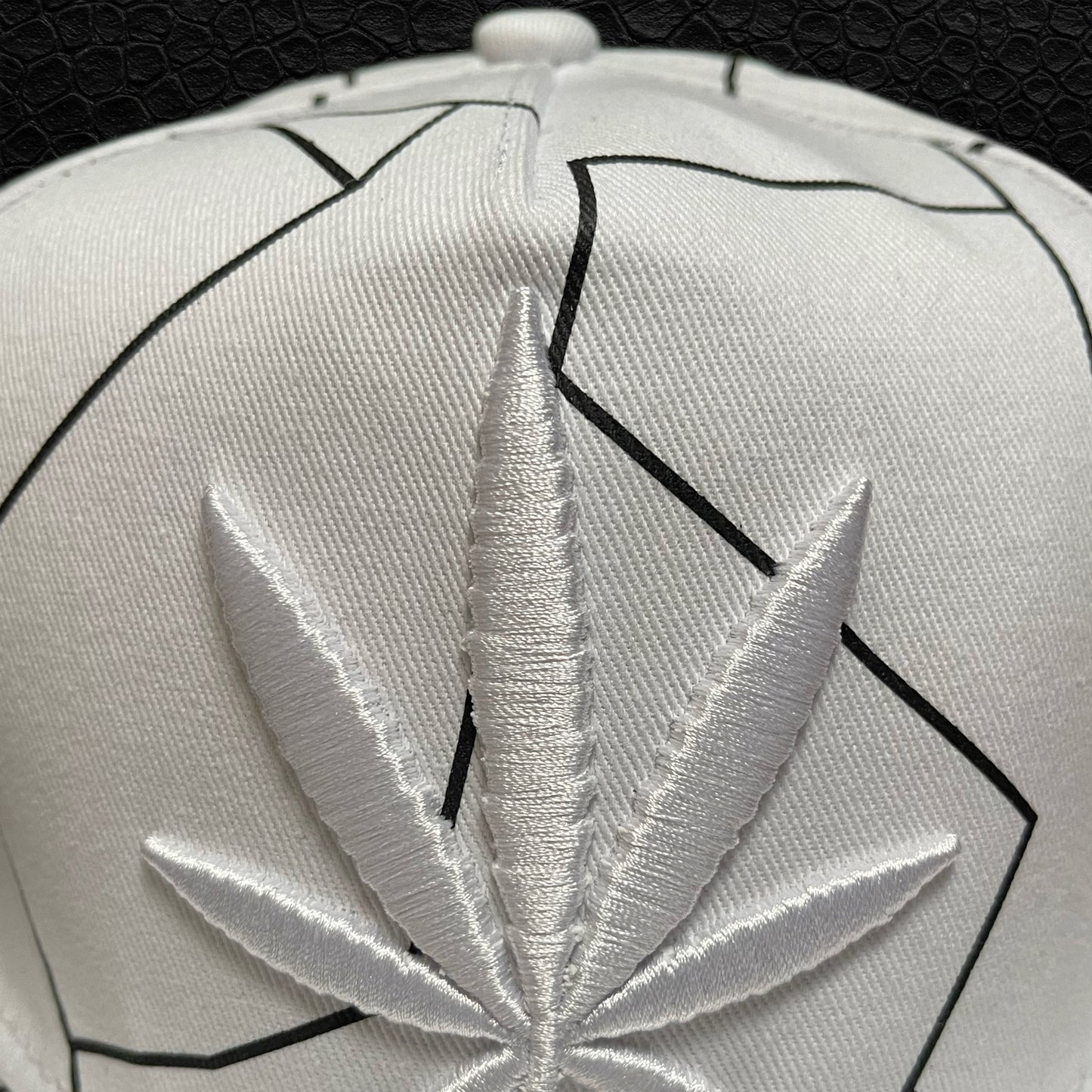 Casquette Ganja Snapback Blanche