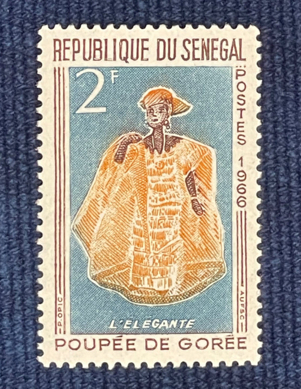 Timbre du Sénégal représentant une poupée de Gorée