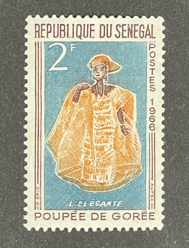 Timbre du Sénégal représentant une poupée de Gorée