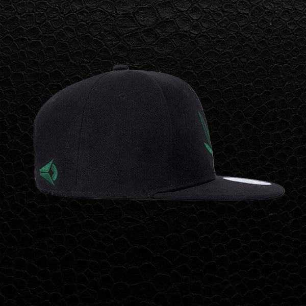 Look streetwear avec casquette Snapback noire Wuke