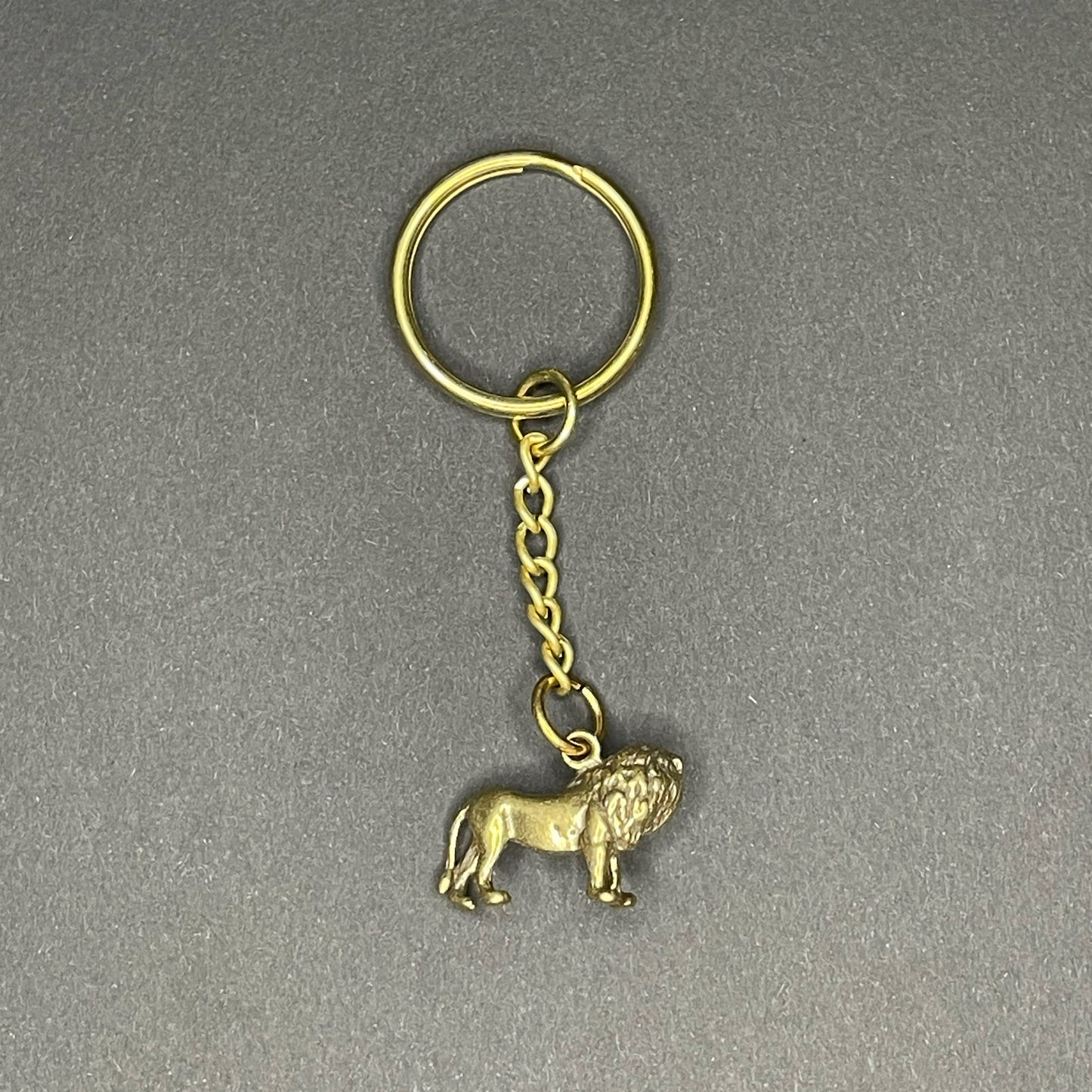 Vintage Löwen Schlüsselanhänger – Stil, Symbolkraft und afrische Eleganz