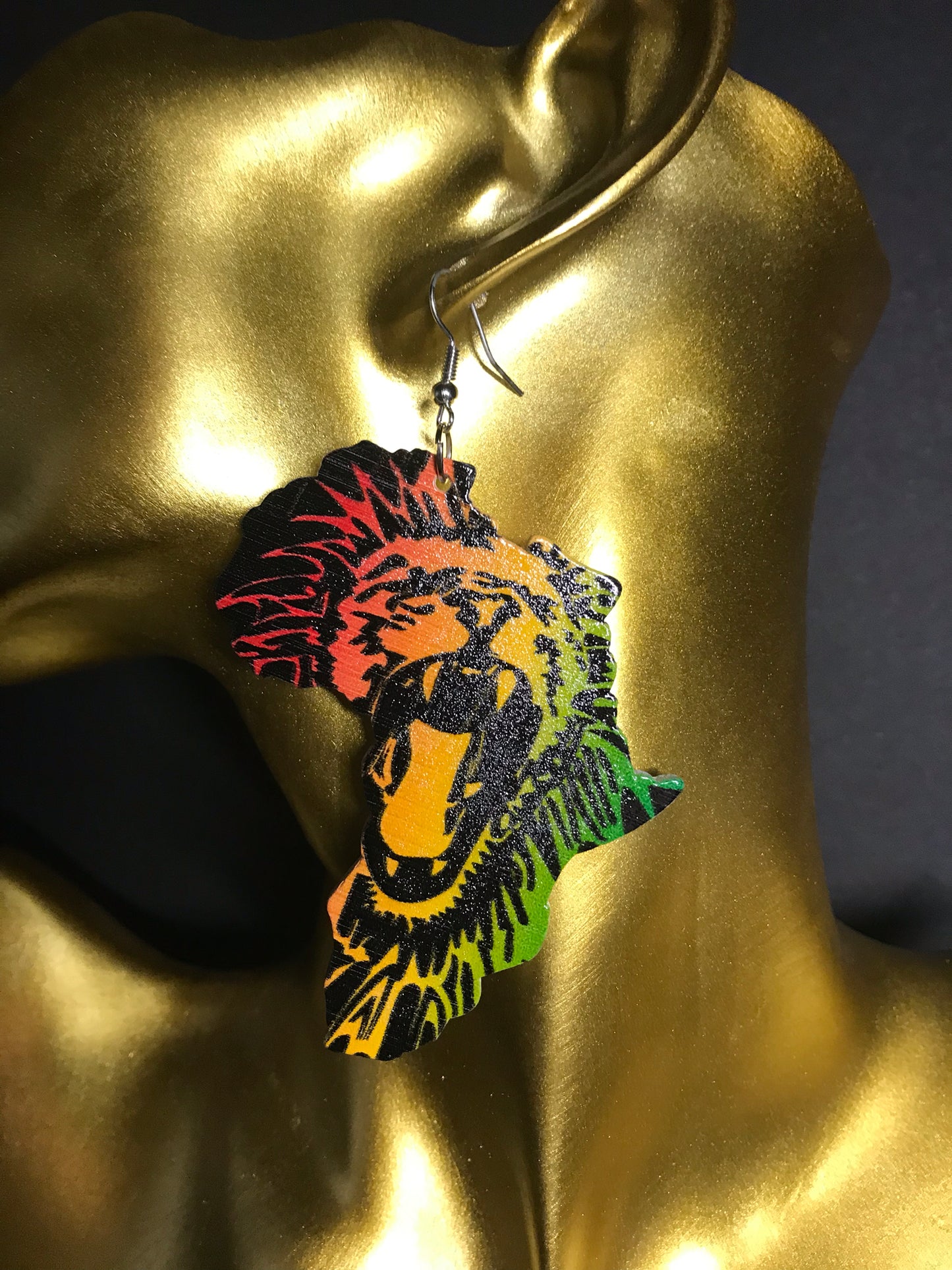 Ohrringe Afrika mit Löwenmotiv in Rasta-Farben