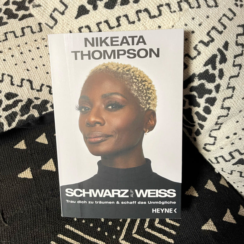 Schwarz auf Weiss von Nikeata Thompson