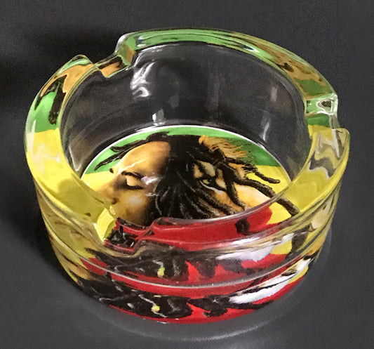 Gläserner Aschenbecher mit Reggae-Motiv und Löwenkraft