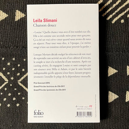 Vue de dos du livre « Chanson douce » de Leïla Slimani dans la boutique King Jah