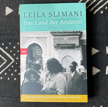 Detailansicht des Covers von „Das Land der Anderen“ – Leila Slimani, btb Verlag