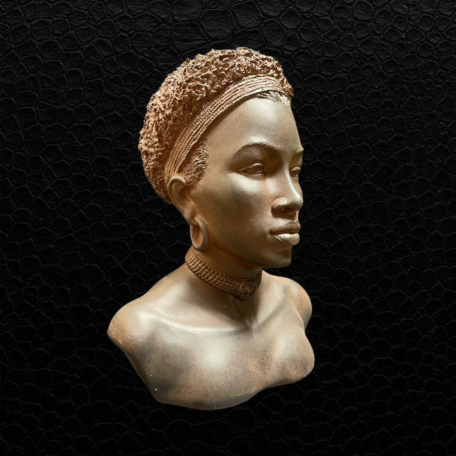 Afrikanische Frauenbüste von Lawrence Grey Home