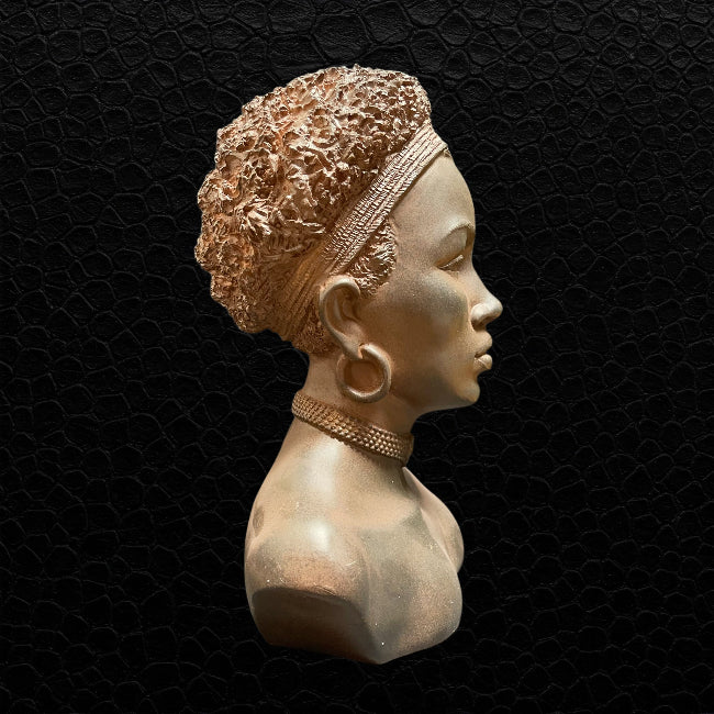 Afrikanische Frauenbüste von Lawrence Grey Home