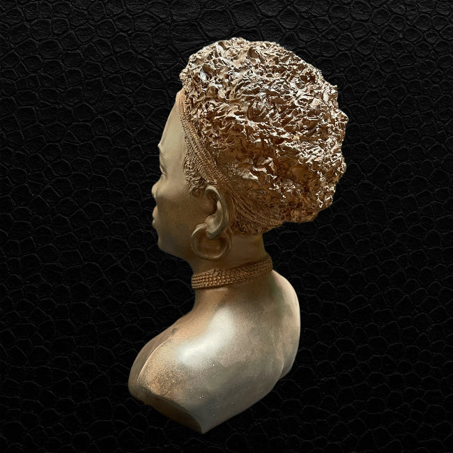 Afrikanische Frauenbüste von Lawrence Grey Home