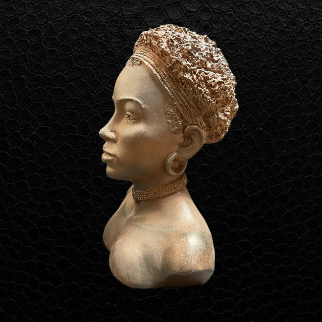 Afrikanische Frauenbüste von Lawrence Grey Home