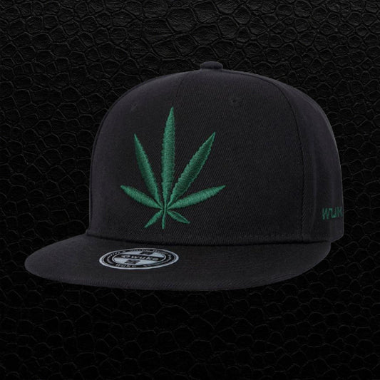 Wuke Ganja Snapback – schwarze Cap mit gesticktem Hanfblatt