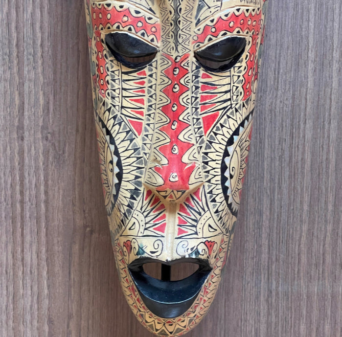 Holzmaske aus Lombok – Handgeschnitzte Wanddekoration aus Mahagoniholz (50 cm)
