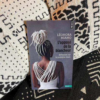 L'opposé de la blancheur de Léonora Miano, essai sur la blanchité et le problème blanc, couverture du livre chez King Jah