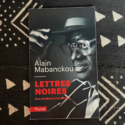 Lettres noires : des ténèbres à la lumière