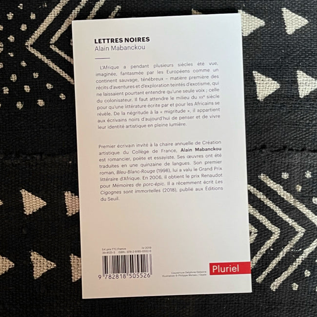 Lettres noires : des ténèbres à la lumière