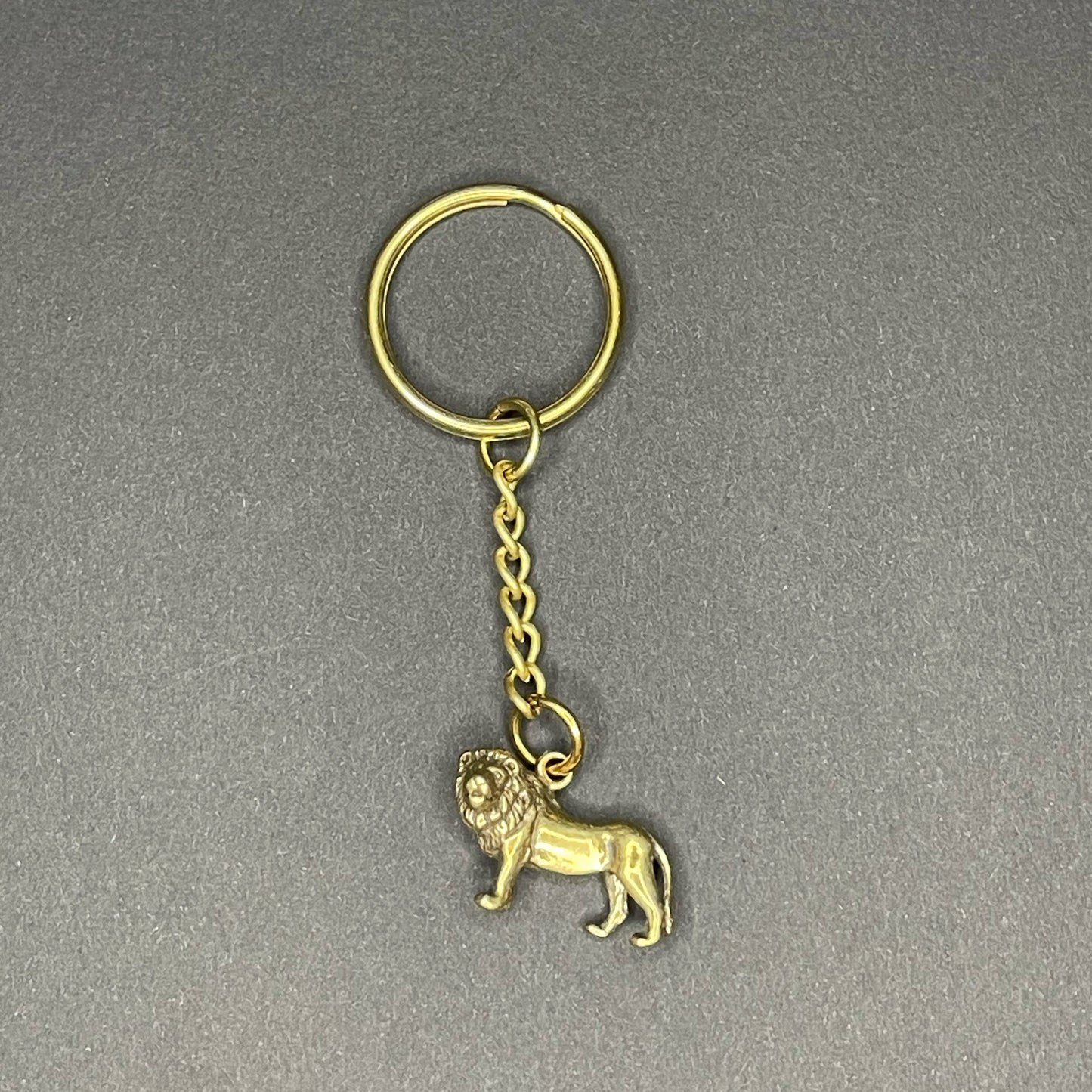 Vintage Löwen Schlüsselanhänger – Stil, Symbolkraft und afrische Eleganz
