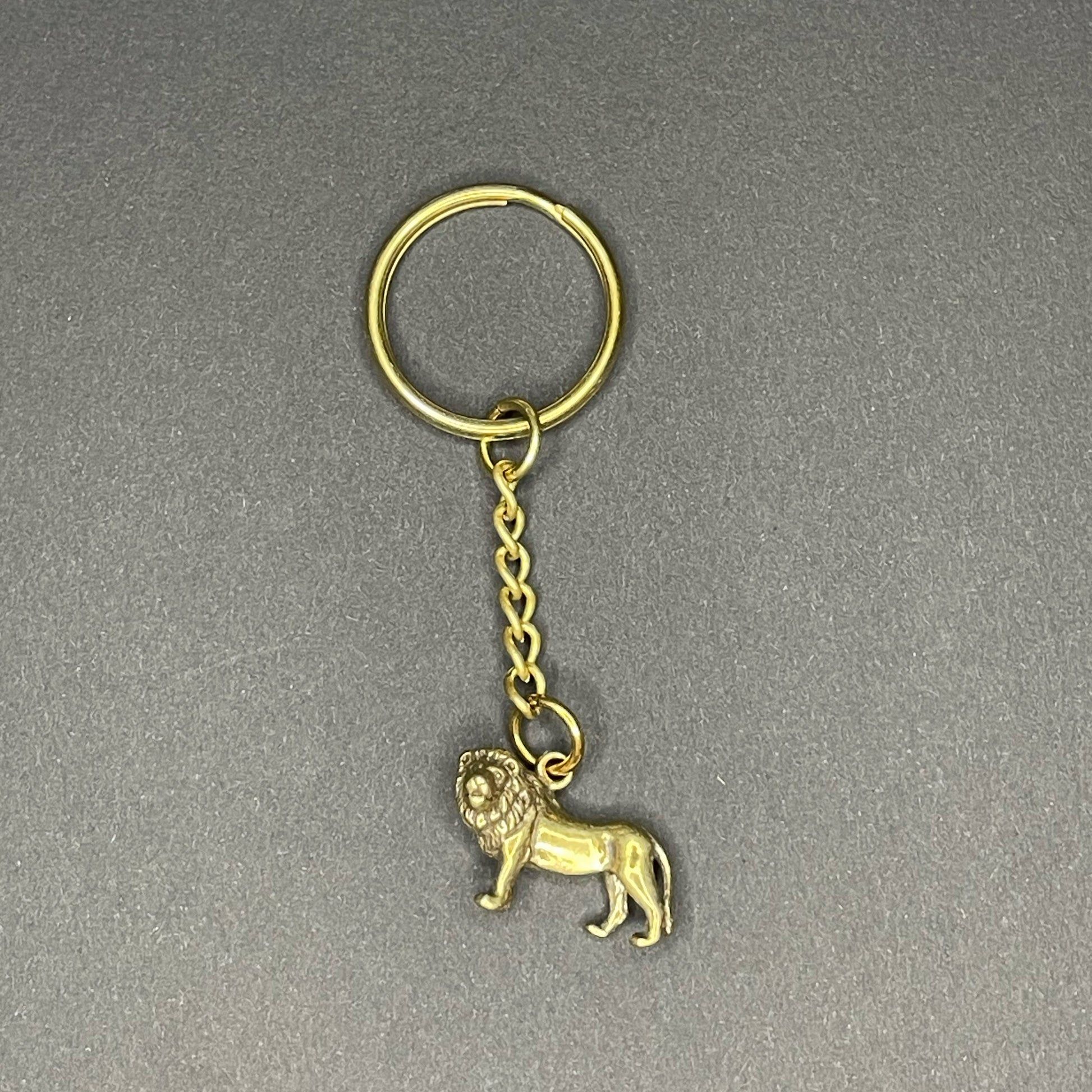 Vintage Löwen Schlüsselanhänger – Stil, Symbolkraft und afrische Eleganz
