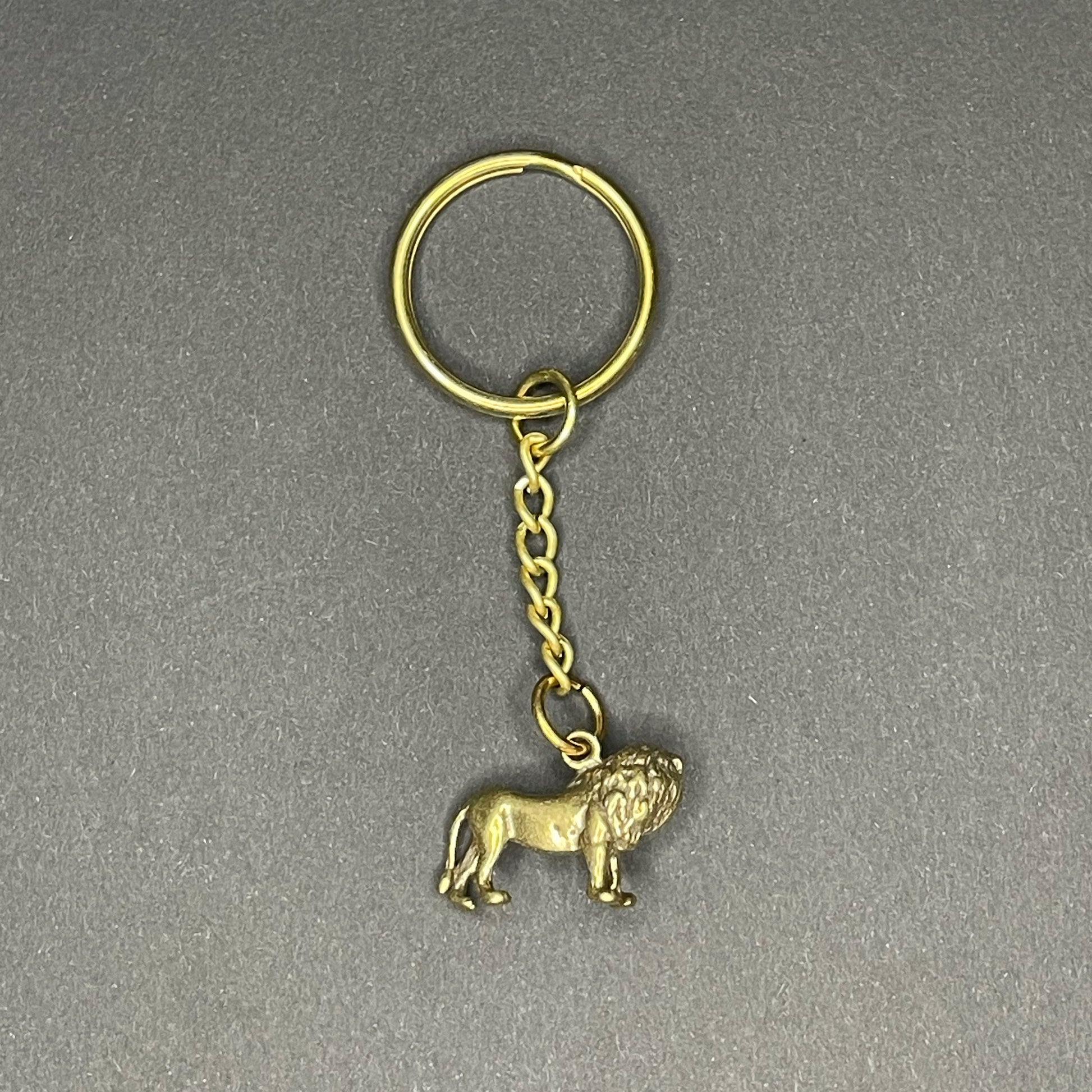 Vintage Löwen Schlüsselanhänger – Stil, Symbolkraft und afrische Eleganz