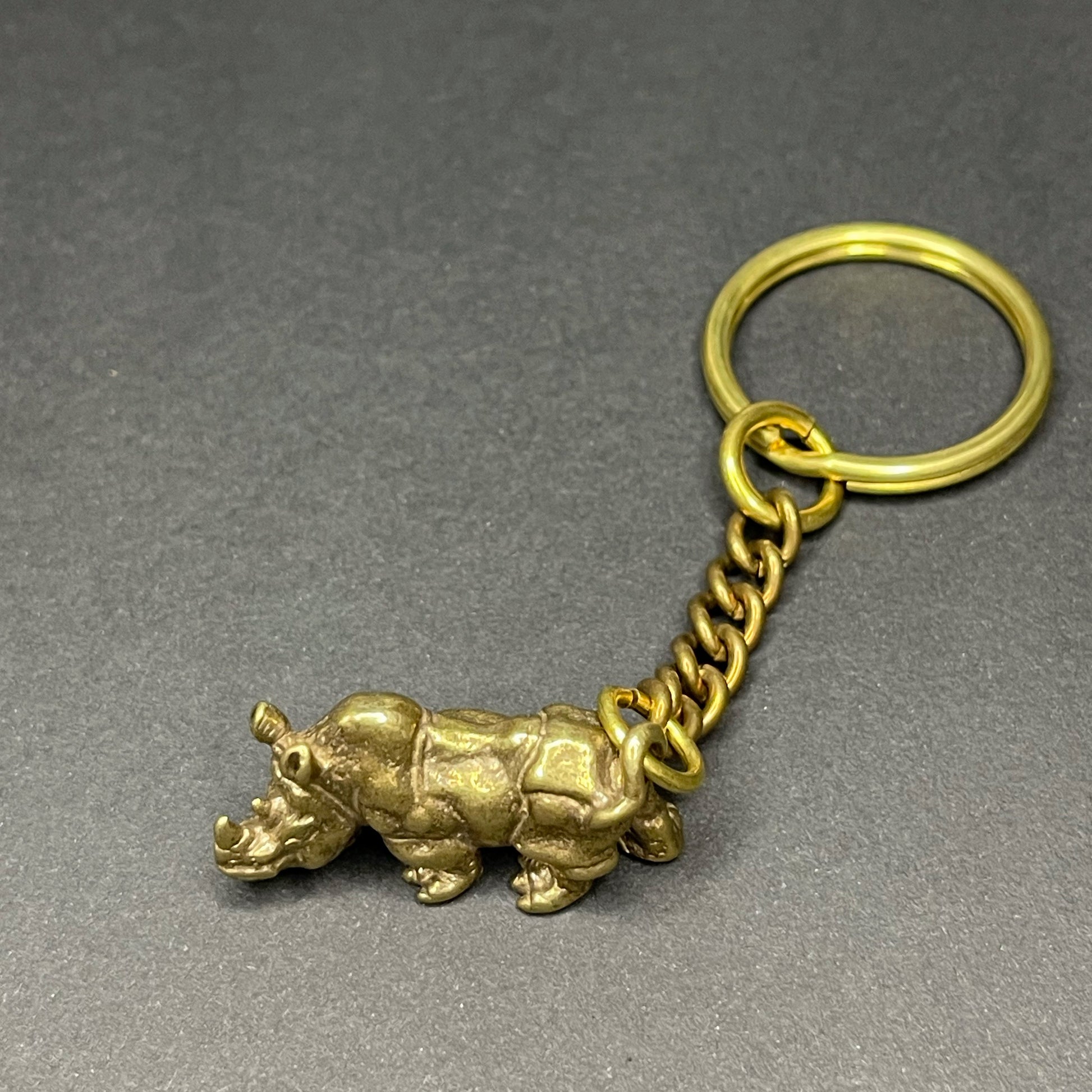 Vintage Nashorn Schlüsselanhänger – Afrikanische Symbolkraft für den Alltag