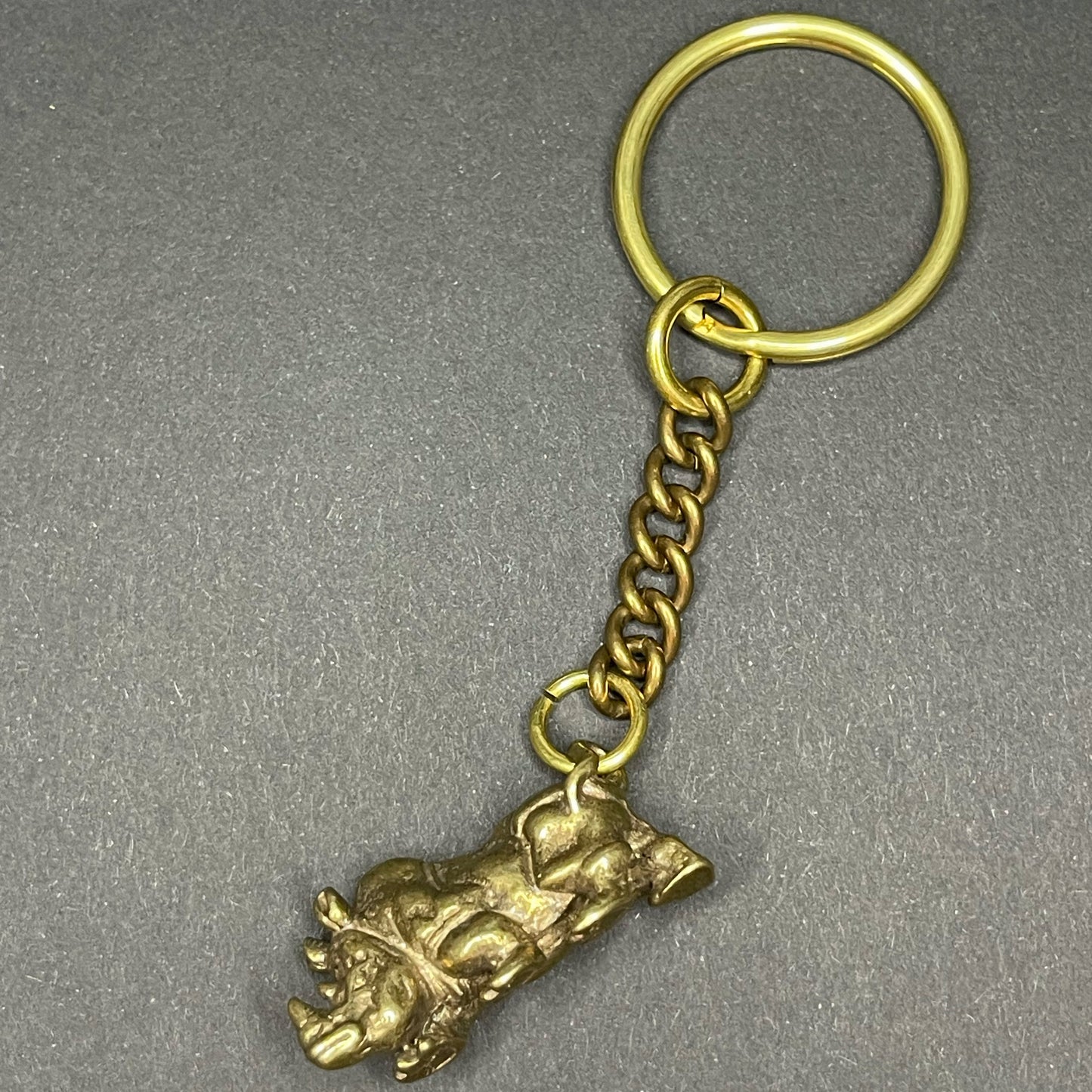 Vintage Nashorn Schlüsselanhänger – Afrikanische Symbolkraft für den Alltag